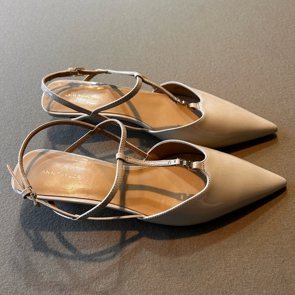 NWOT Ann Taylor Elegant Cream Women's Pumps. Size 8 - Picture 2 of 4